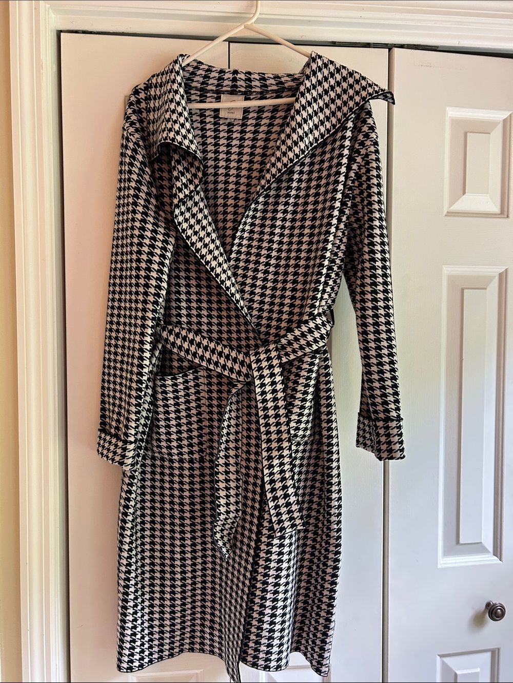 Sioni Black and White Houndstooth Wrap Sweater Coat